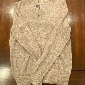Cream turtleneck sweater 
Small
Barely used